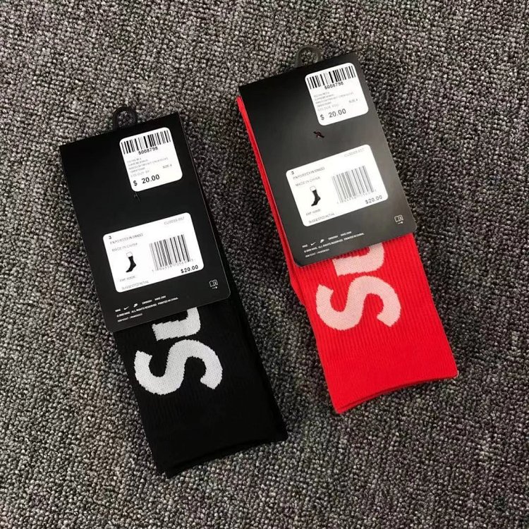 Supreme Socks